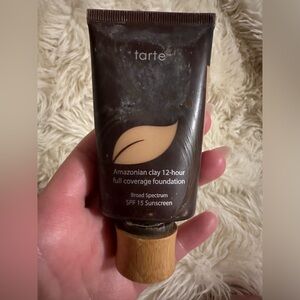Tarte Amazonian clay foundation light-medium